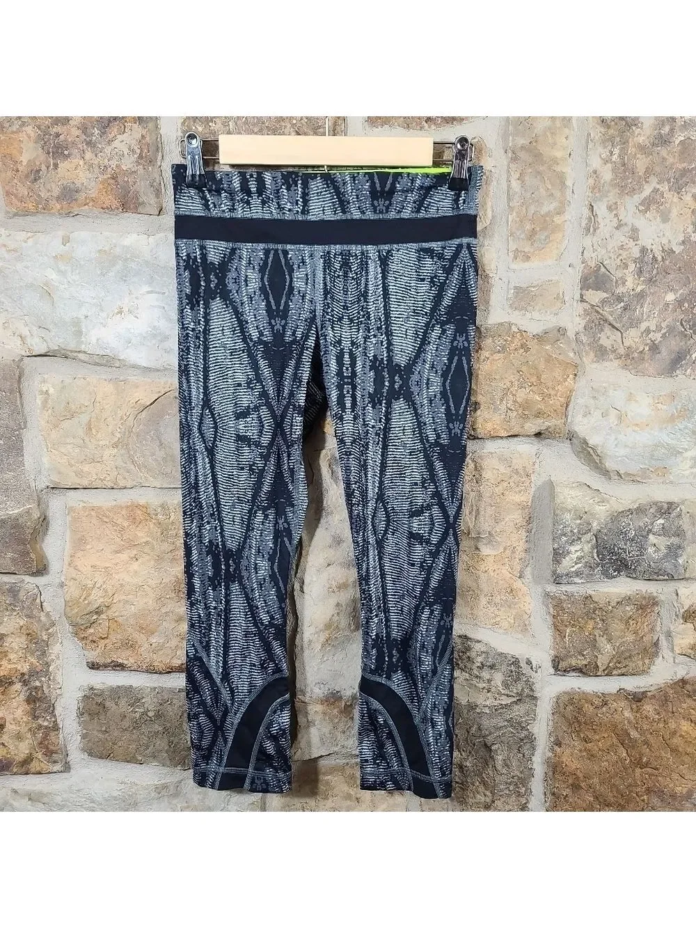 Lululemon 4 Capri Leggings Crops